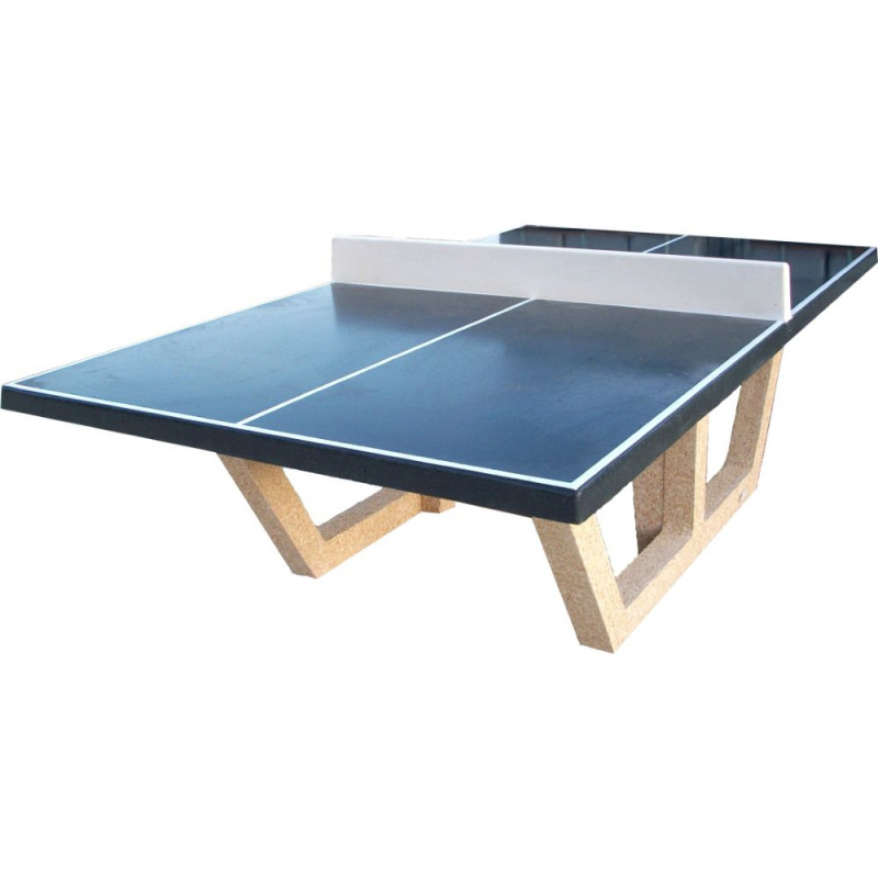 La table de ping-pong en béton est remplacée par une table en