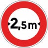 Panneau accès interdit aux véhicules dont la largeur "est supérieur à" - B11