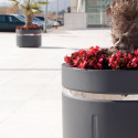 Bac à fleurs pour ville look moderne avec bande design en inox Aro