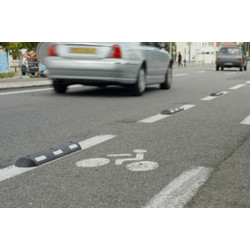 Séparateur pour piste cyclable, couloir de bus