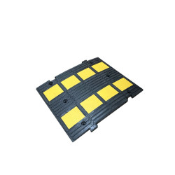 Ralentisseur pour voies réservées aux véhicules prioritaires