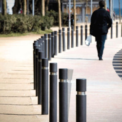 Borne anti-stationnement à mémoire de forme recyclable - Hospitalet