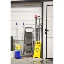 Panneau d'avertissement sol humide - 4 langues