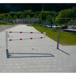 Barrière pivotante avec verrouillage automatique