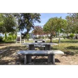 Magourban Buseu table pique en béton avec bancs