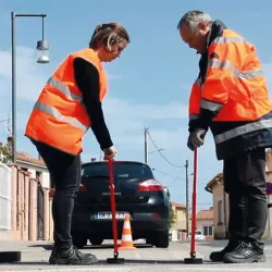 Mini lève plaque d'égoût magnétique - Mini Liftplaq