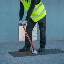 Mini lève plaque d'égoût aimanté - Mini Liftplaq plus