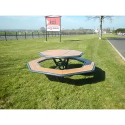 Table de pique nique octogonale en compact stratifié Teck + acier