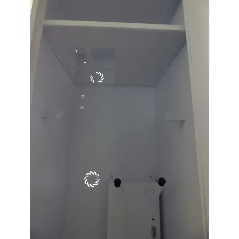 Vestiaire à ski et chaussures de ski métallique