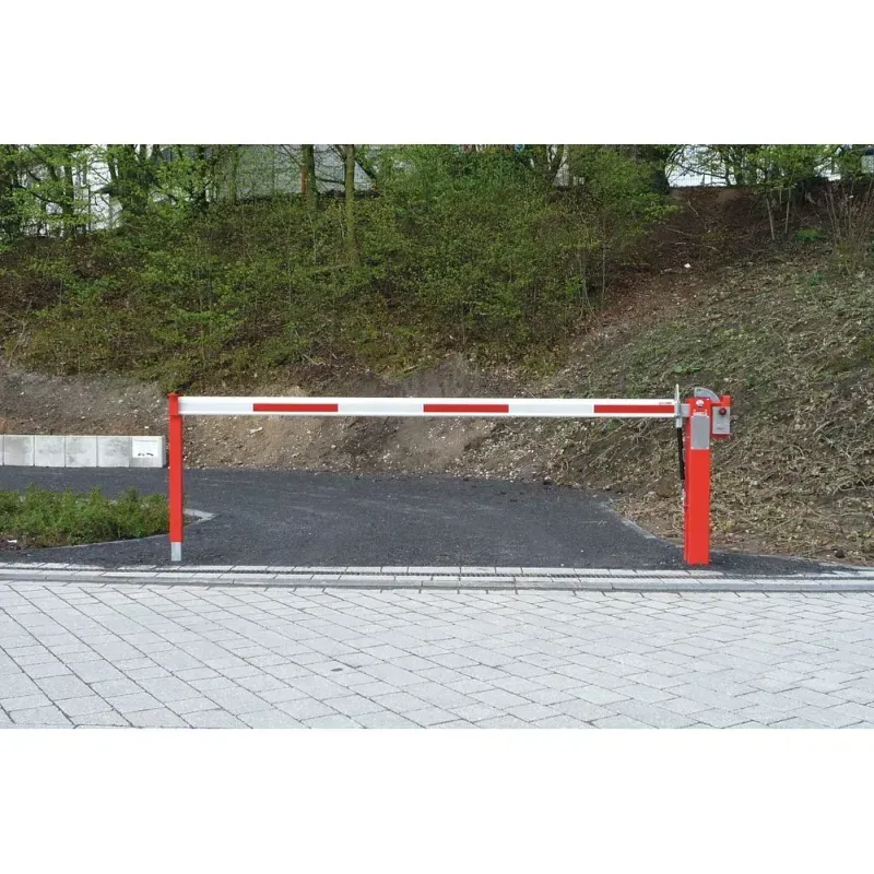 Barrière levante à vérin pneumatique avec lisse rectangulaire WES31