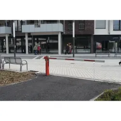 Barrière levante à vérin pneumatique avec lisse rectangulaire WES31