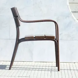 Chaise Benito Citizen UM301S en métal et lattes en bois exotique