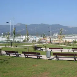 Banc Cantabrico Benito UM381 en fonte et lattes en bois exotique