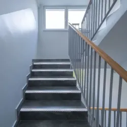 Nez de marche pour escalier antidérapant