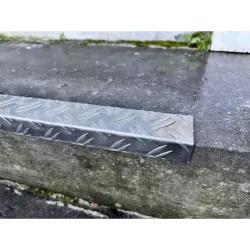 Mottez A385S5 - Nez de marche d’escalier antidérapant