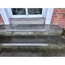 Mottez A385S5 - Nez de marche d’escalier antidérapant