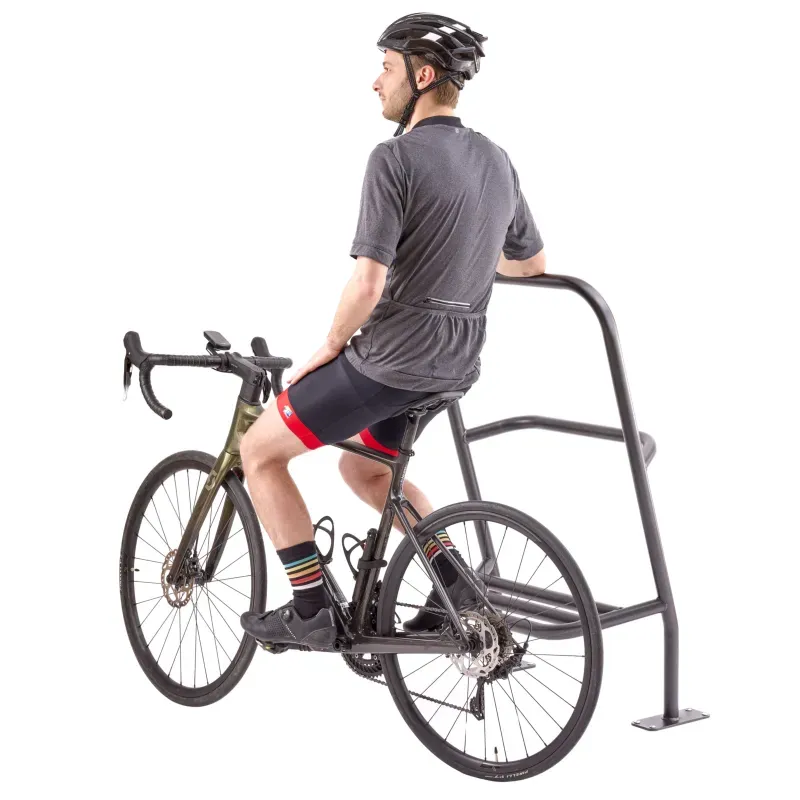 Repose- pied pour cycliste ou assis débout