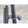 Poteau avec pinces antivol pour rangement de 2 trottinettes