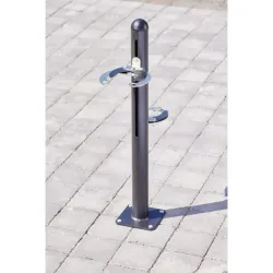 Poteau avec pinces antivol pour rangement de 2 trottinettes