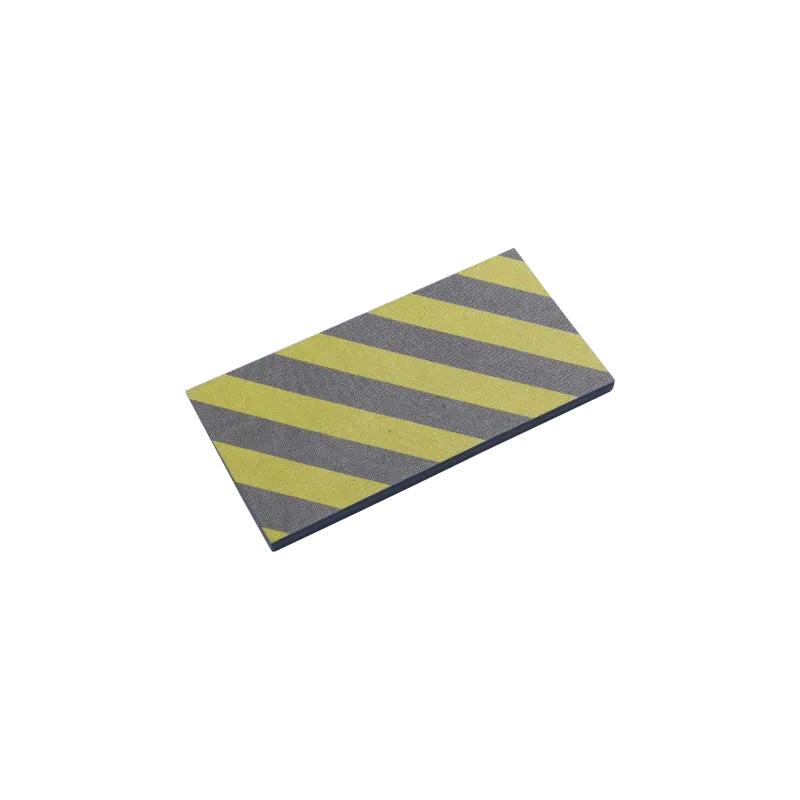 Mousse universelle pour la protection de portière