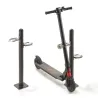 Poteau avec pinces antivol pour rangement de 2 trottinettes