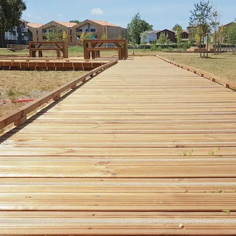 Terrasse bois avec insert en résine antidérapant - Pyla
