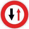 Panneau cédez le passage à la circulation venant en sens inverse - B15