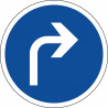 Panneau direction obligatoire à droite à la prochaine intersection - B21c1