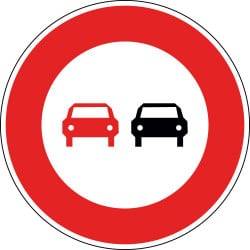 Panneau interdiction de dépasser tous les véhicules à moteur - B3