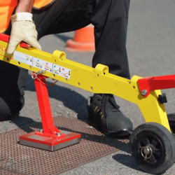Liftplaq - Lève plaque d'égoût magnétique avec roues