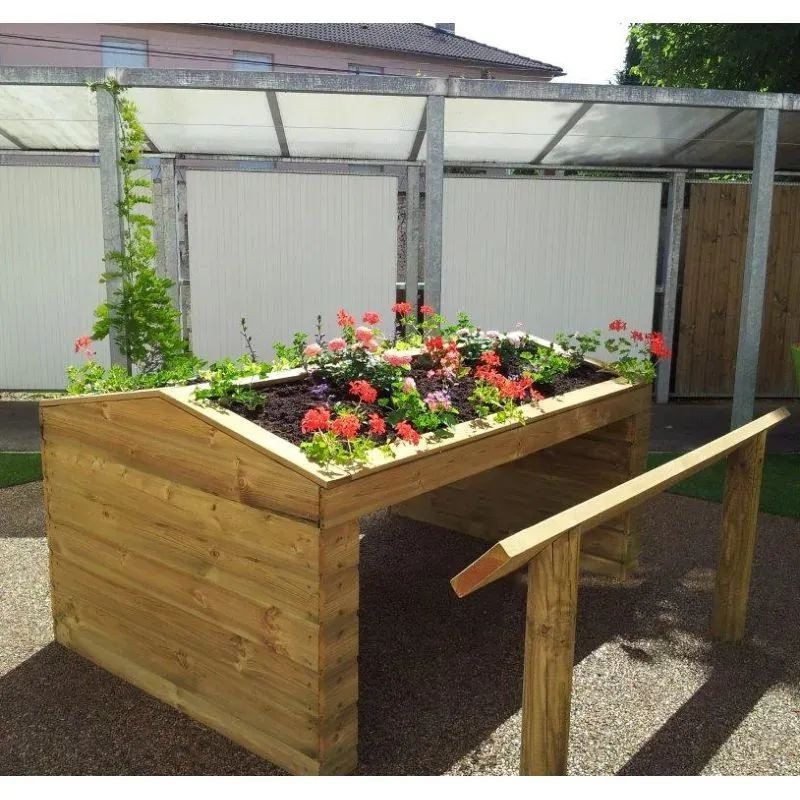 Assis-debout en bois Up pour potager collectif