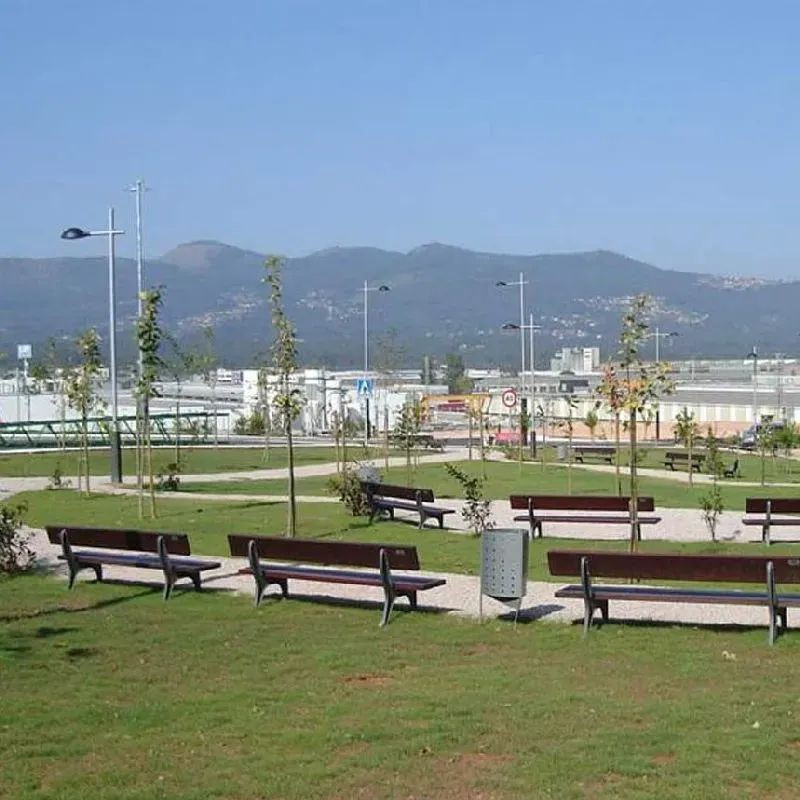 Banc Cantabrico Benito UM381 en fonte et lattes en bois exotique