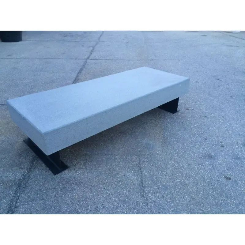Magourban Bloop banc en béton droit avec pieds acier