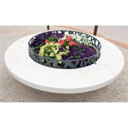 Jardinière avec banc autour en béton