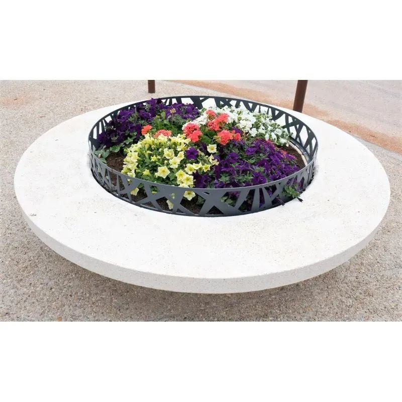 Jardinière avec banc autour en béton
