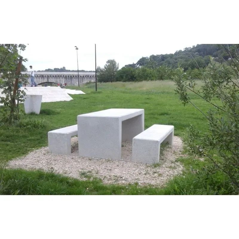 Table + 2 banquettes béton - Bordeaux