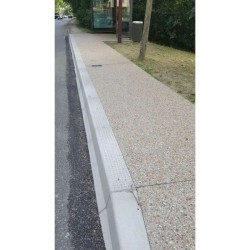 Bordure béton pour quai de bus