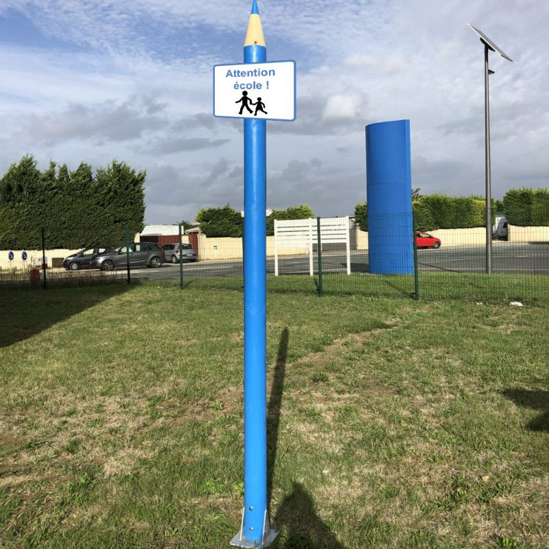 Totem de signalisation crayon + panneau d'affichage personnalisable