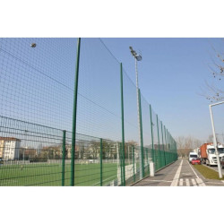 Poteaux et filets de protection pour terrain de football