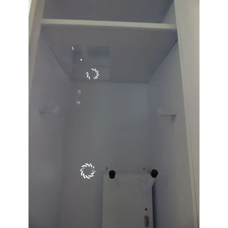 Vestiaire à ski et chaussures de ski métallique