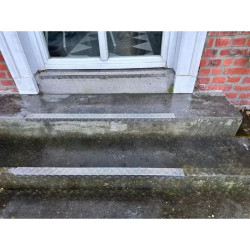 Mottez A385S5 - Nez de marche d’escalier antidérapant