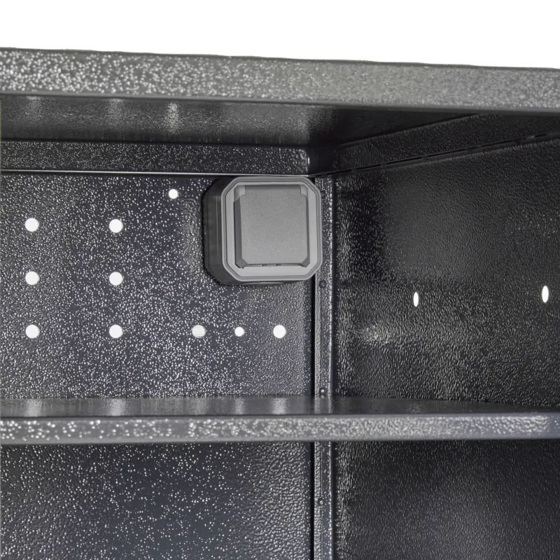 Rangement sécurisé avec prise électrique pour deux trottinettes