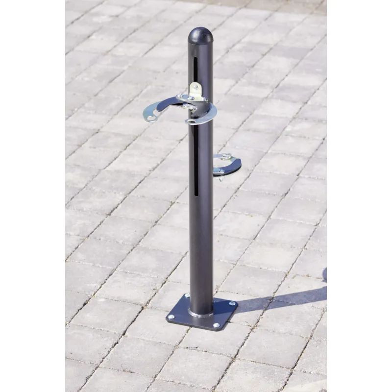 Poteau avec pinces antivol pour rangement de 2 trottinettes