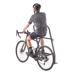 Repose- pied pour cycliste ou assis débout