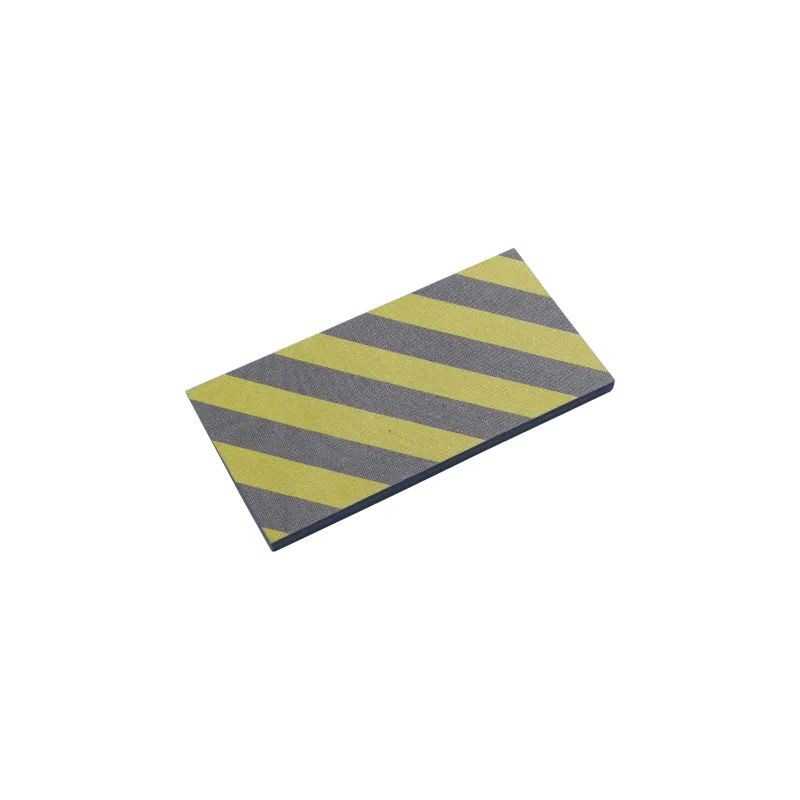 Mousse universelle pour la protection de portière