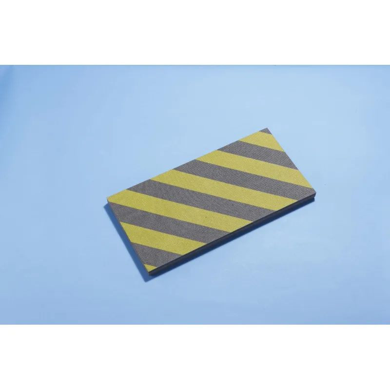 Mousse universelle pour la protection de portière