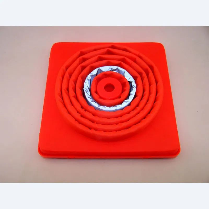 Cône rétractable de signalisation avec bande réfléchissante