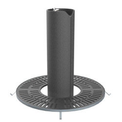 Fontaine Fabregas Villa Olimpica ronde en acier et grille en fonte