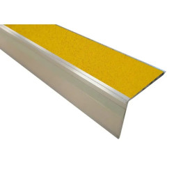 Nez de marche large avec cornière