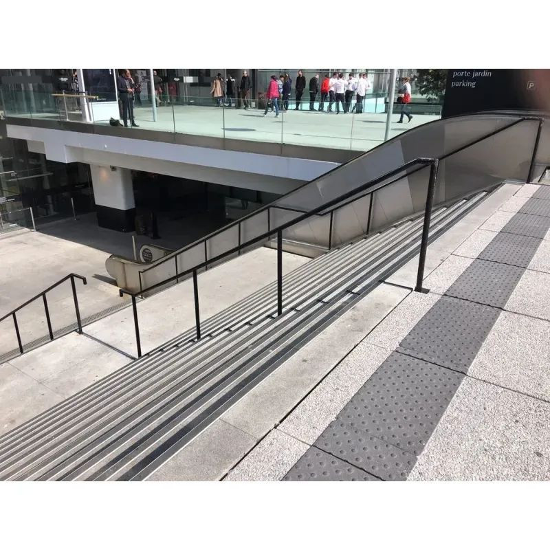 Nez de marche plat alu minéral